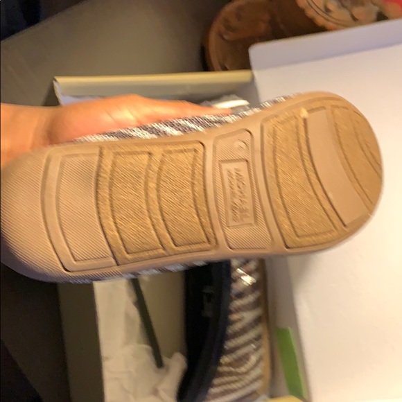 Michael Kors Babydoll Shoes. - Picture 3 of 5